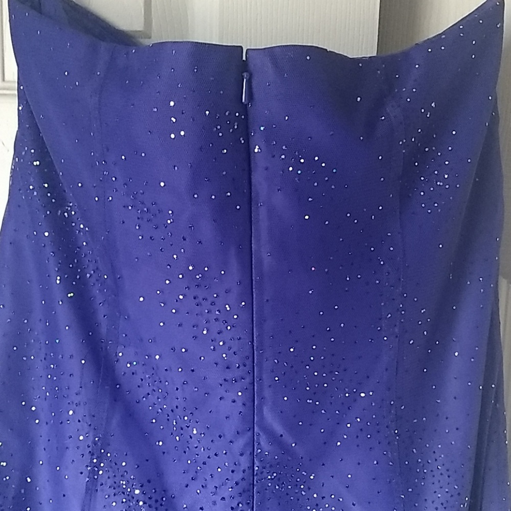 Dress - Picture 6 of 6